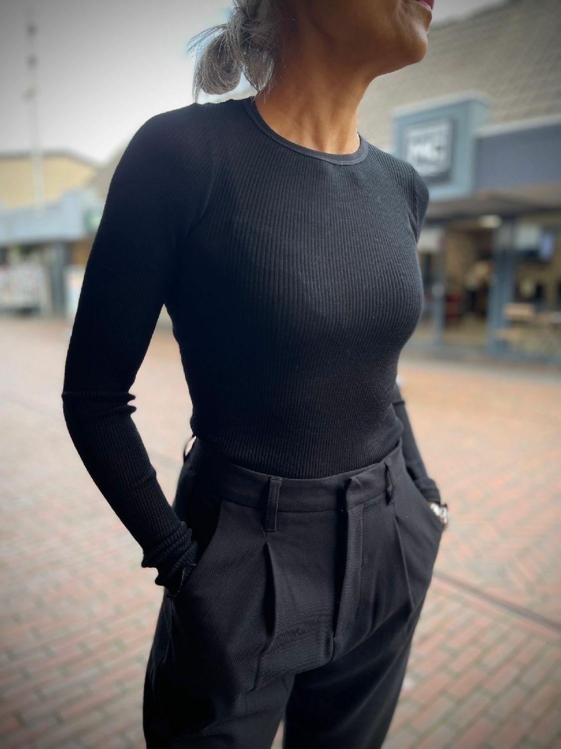 Samsoe dames t shirt Doudo zwart kopen bij No Sense. DOUDO T-SHIRT-BLACK | Where jeans meet fashion